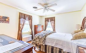 Home Sweet Home, Suite #2, Near Liberty University, And Lynchburg Hospital, Deluxe Queen Size Bedroom